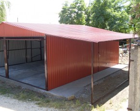 Garaż blaszany 6x5 RAL 8004 brązowy z zadaszeniem 
