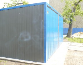 Garaż blaszany 6x5 spad na tył niebieski RAL 5010 brama uchylna